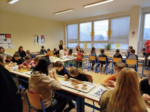 Zdobení perníčků s žáky ZŠ 6  