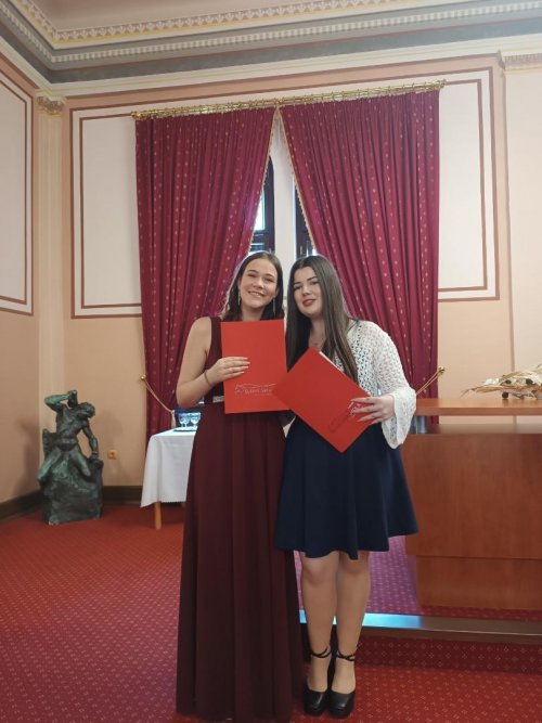 Třída CR4 Hotelové školy Frenštát p. R. převzala maturitní  vysvědčení 3  