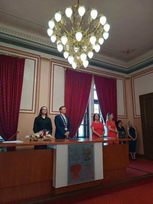 Třída CR4 Hotelové školy Frenštát p. R. převzala maturitní  vysvědčení 2  