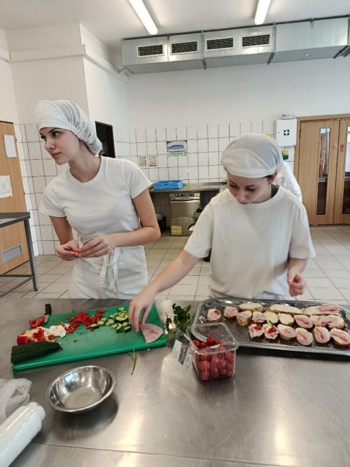 Žáci 1. ročníku oboru hotelnictví se zapojili do projektu Festival srdcí 3  