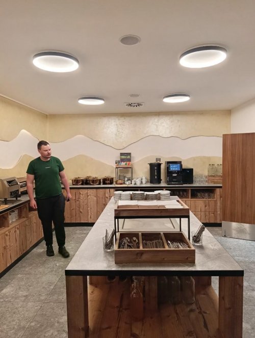 Třeťáci z cestovního ruchu prozkoumali novou tvář Wellness hotelu Zavadilka 3  