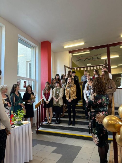 PRAKTICKÁ MATURITNÍ ZKOUŠKA TŘÍDY H4 SKUPINA AJ1 NA TÉMA  „BRADAVICKÁ HOSTINA ČTYŘ KOLEJÍ“ 1  