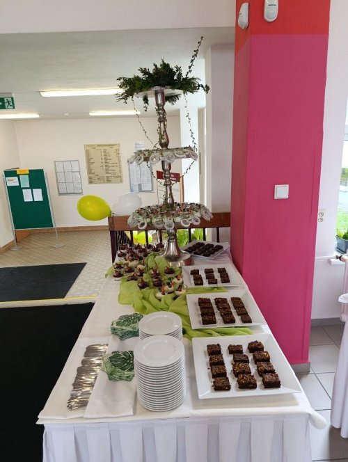 PRAKTICKÁ MATURITNÍ ZKOUŠKA TŘÍDY H4 SKUPINA AJ2 NA TÉMA „SHREKOVA HOSTINA“ 4  