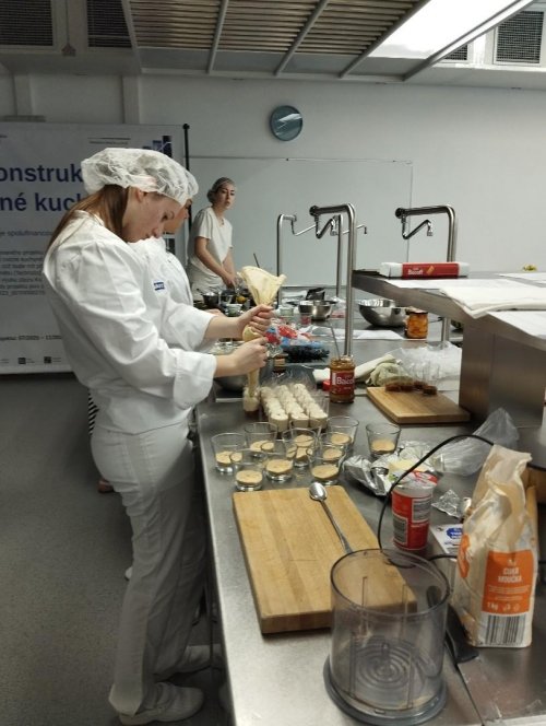 Projektový den třídy H2 (12 žáků) : Studená kuchyně – rautové výrobky 2  