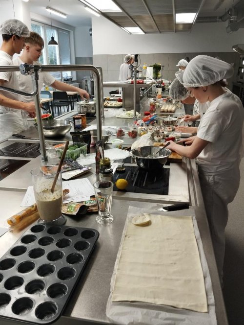 Projektový den třídy H2 (12 žáků) : Studená kuchyně – rautové výrobky 3  