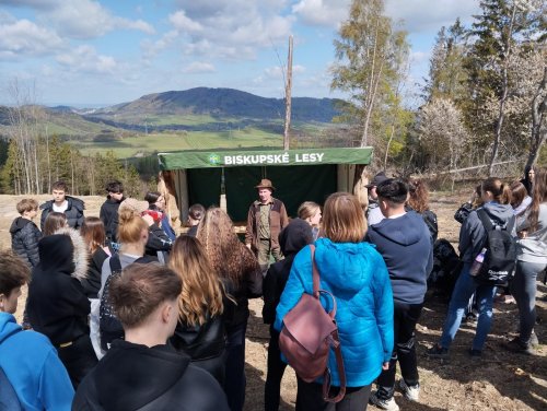 ENVIRONMENTÁLNÍ AKCE „STROMY PRO JAVORNÍK“ – VYSAZOVÁNÍ  STROMŮ 2  