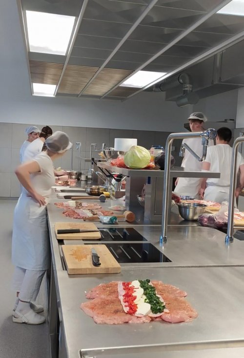 Projektový den třídy KČ2B: Rolády a galantiny 2  