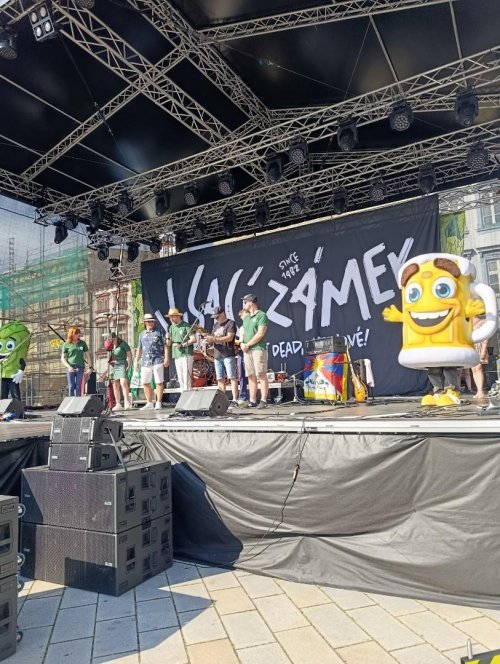Žáci Hotelové školy obsluhovali ve VIP salonku  na Pivobraní v Novém Jičíně 4  
