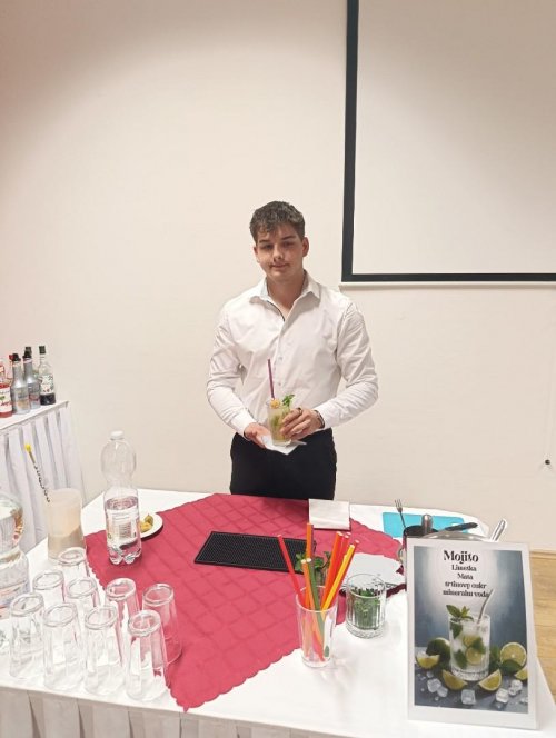 Výukový den třídy KČ2B zaměřený na moderní barmanské trendy 2  