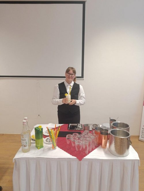 Výukový den třídy KČ2B zaměřený na moderní barmanské trendy 3  