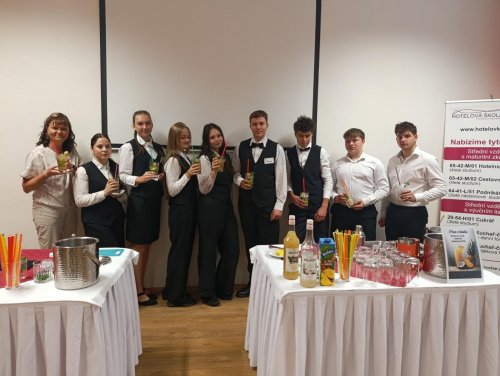 Výukový den třídy KČ2B zaměřený na moderní barmanské trendy 1  