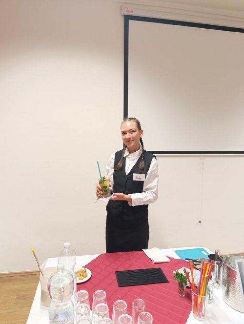 Výukový den třídy KČ2B zaměřený na moderní barmanské trendy 4  