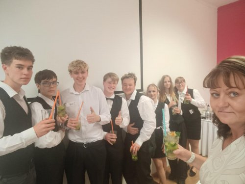 Výukový den třídy KČ2B zaměřený na moderní barmanské trendy 5  